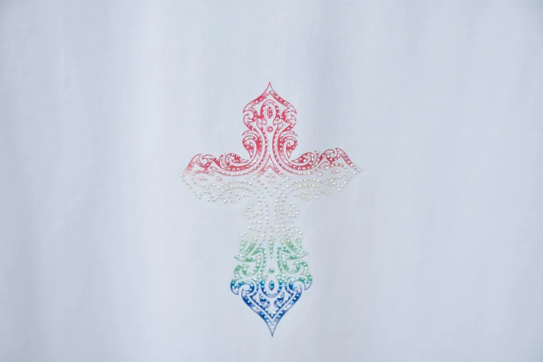🅿️210 Ch*ome Hearte CH 25SS early spring new model, silicone printed hot diamond short sleeves, light luxury, essential item for daily commuting for men and women, correct version, welcome to compare, detailed features · 320g 100% pure cotton double yarn jersey fabric · Custom dyed in the same vat, special thickened 32 count double strand 1X1 thread · Digital direct printing cross✝️➕Imported Australian matte pearlescent diamonds➕Three-dimensional silicone heart pattern · Double-needle stitching across seams · Original main mark washed tag brand moisture-proof paper packaging Color: Black/White/Blue/Rose Size: S/M/L/XL